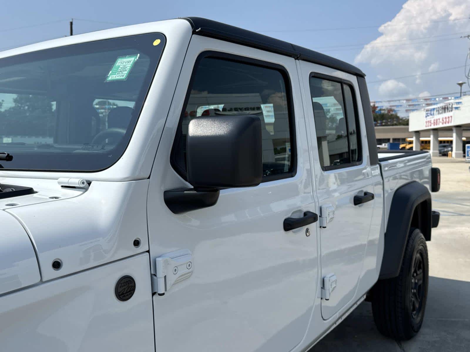 2025 Jeep Gladiator Sport photo 4