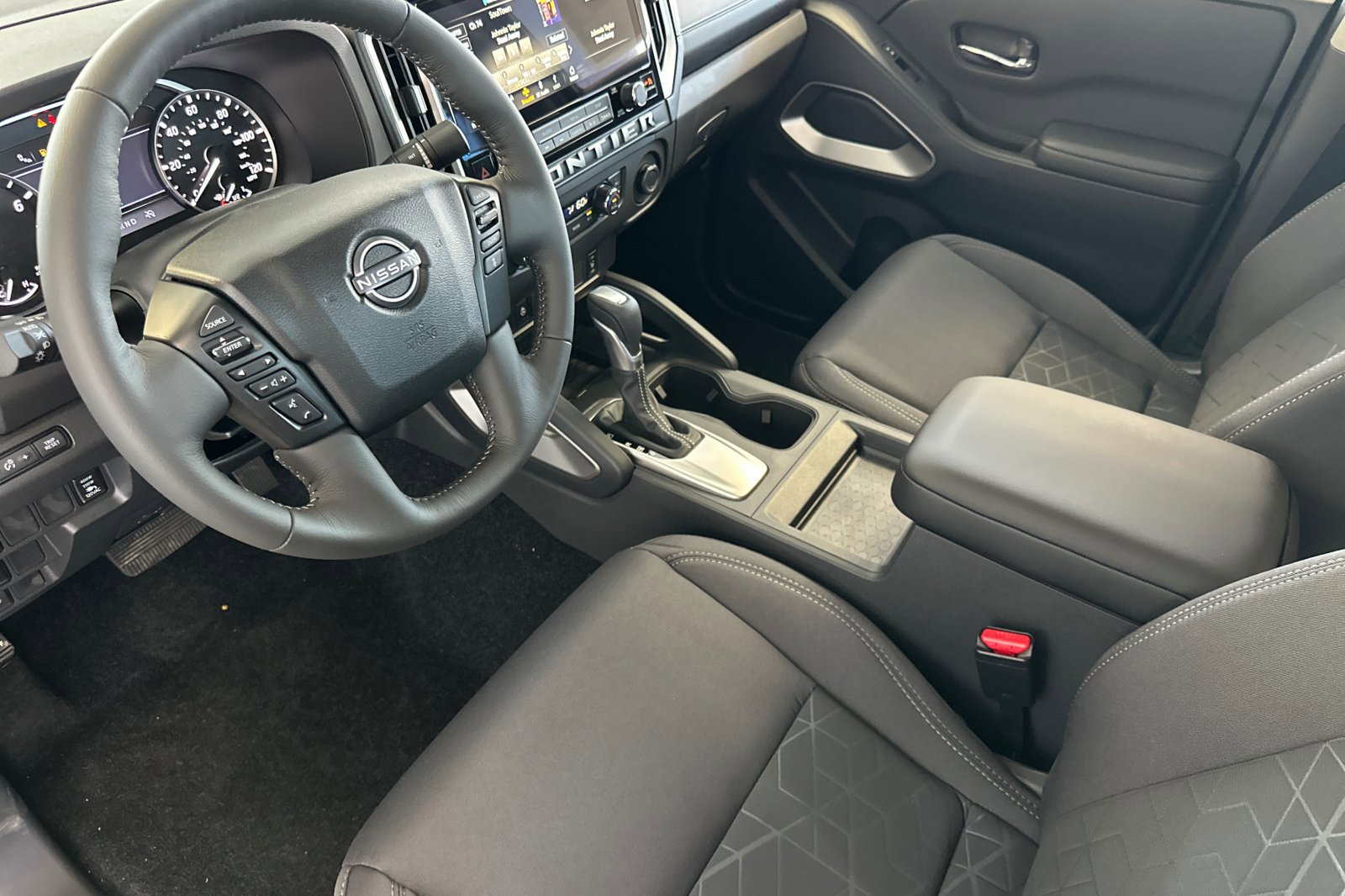 2025 Nissan Frontier SV photo 7