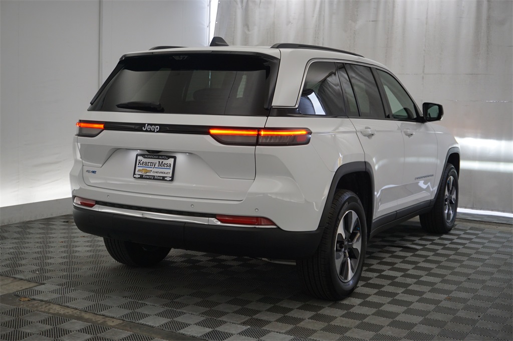 2024 Jeep Cherokee Base photo 8