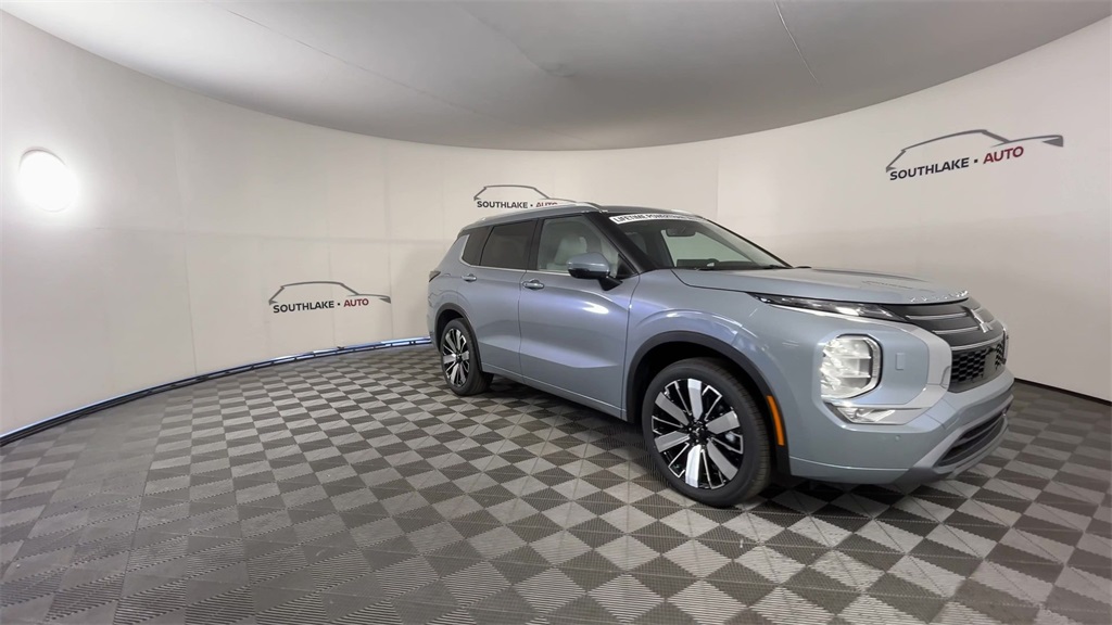 2025 Mitsubishi Outlander SEL photo 2