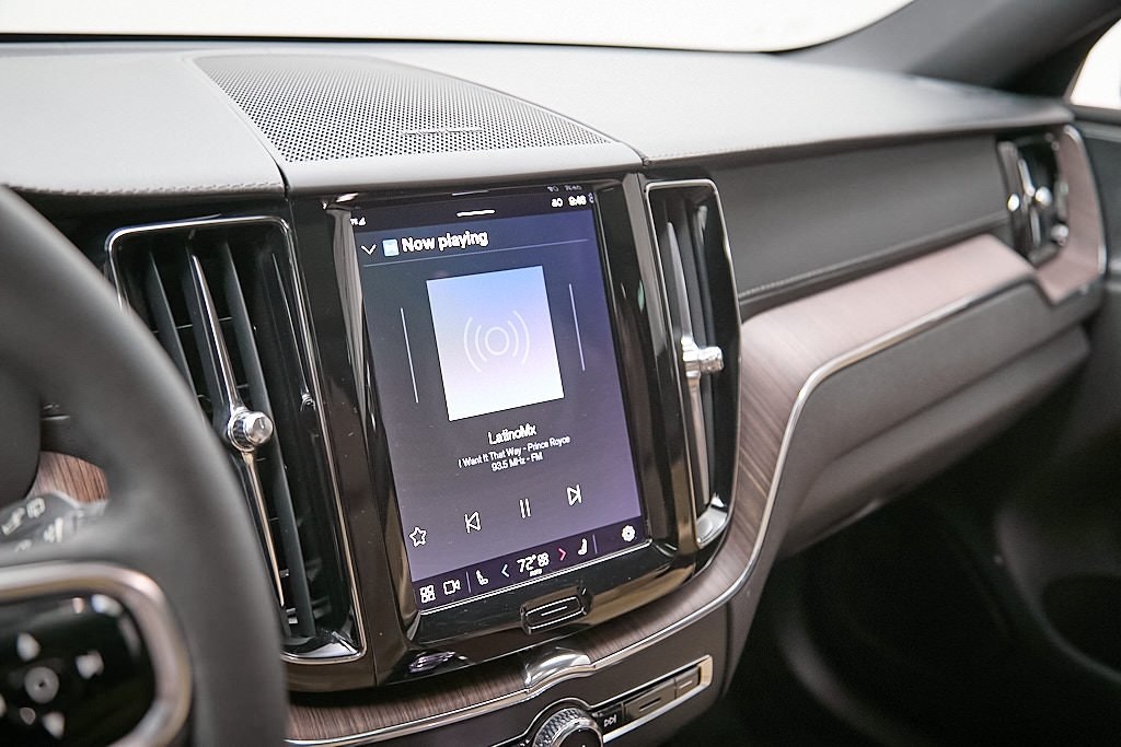 2023 VOLVO XC60 - Image 13