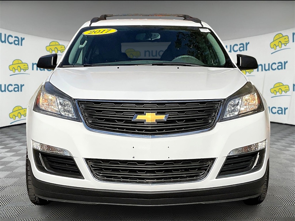 2017 Chevrolet Traverse LS photo 2
