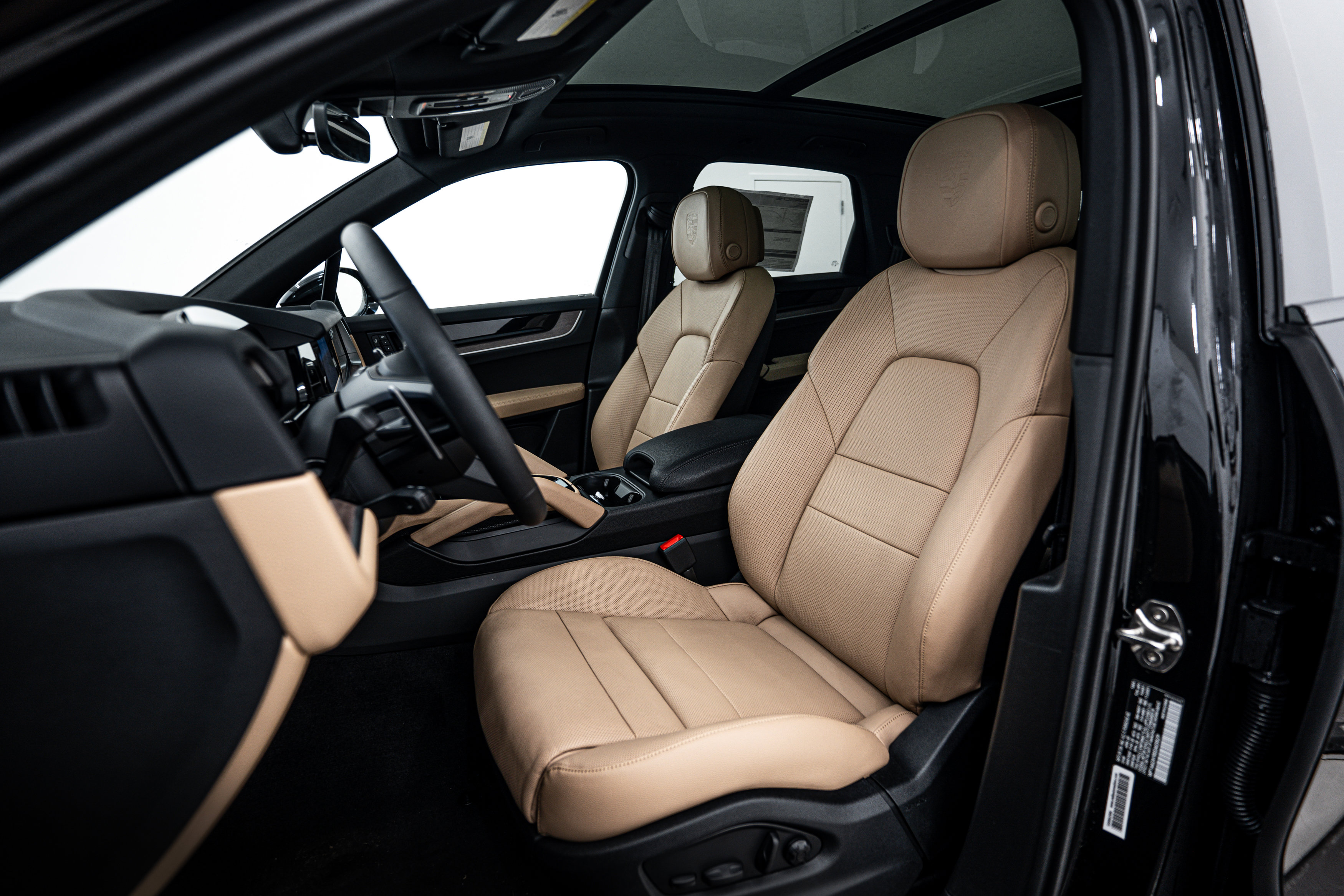2025 Porsche Cayenne photo 3