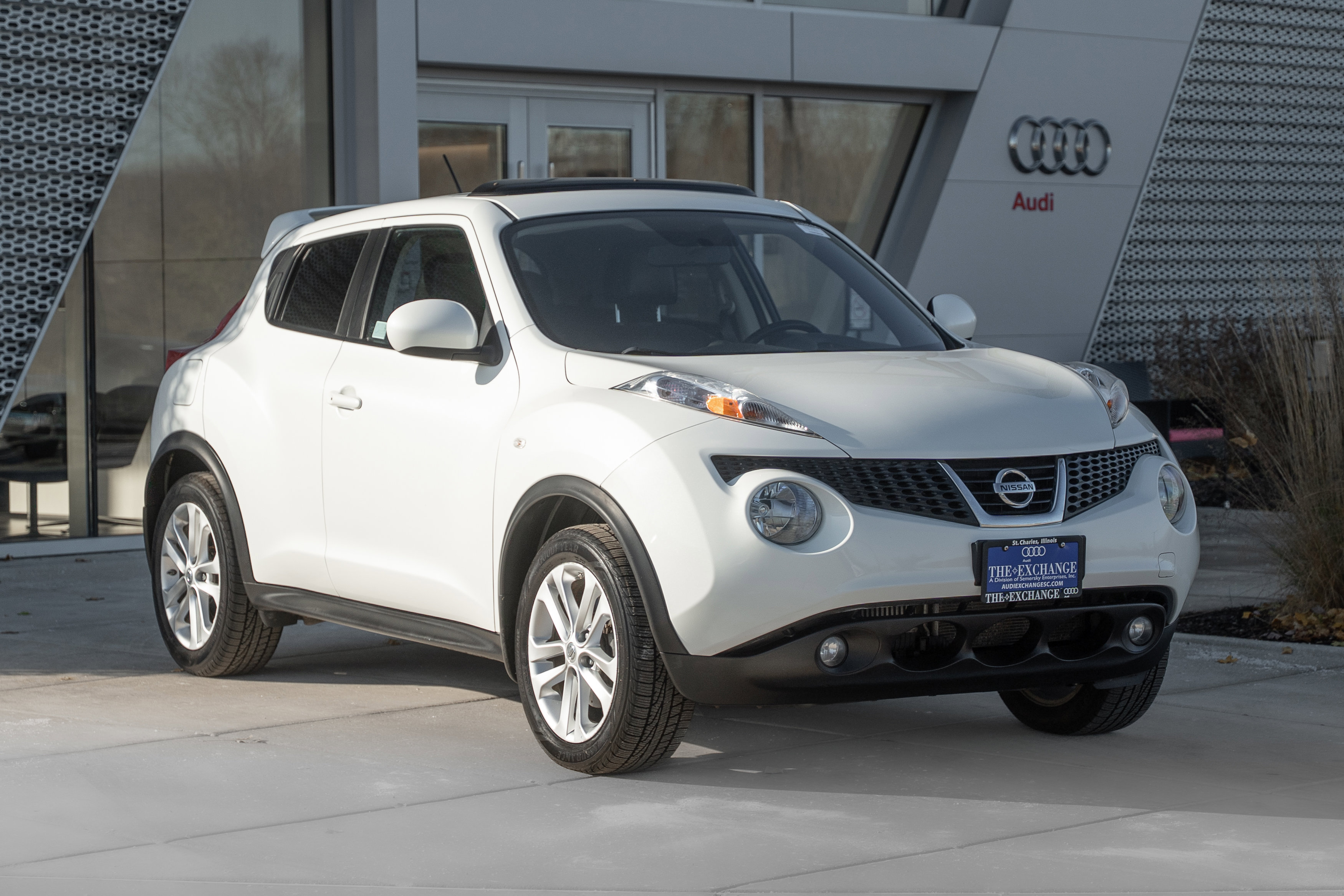 Used 2013 Nissan JUKE SL with VIN JN8AF5MV6DT212383 for sale in St. Charles, IL
