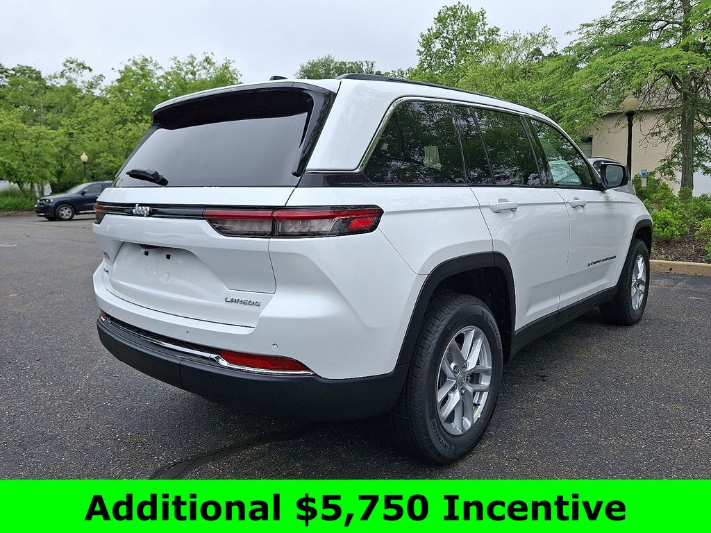 2025 Jeep Grand Cherokee Laredo photo 4