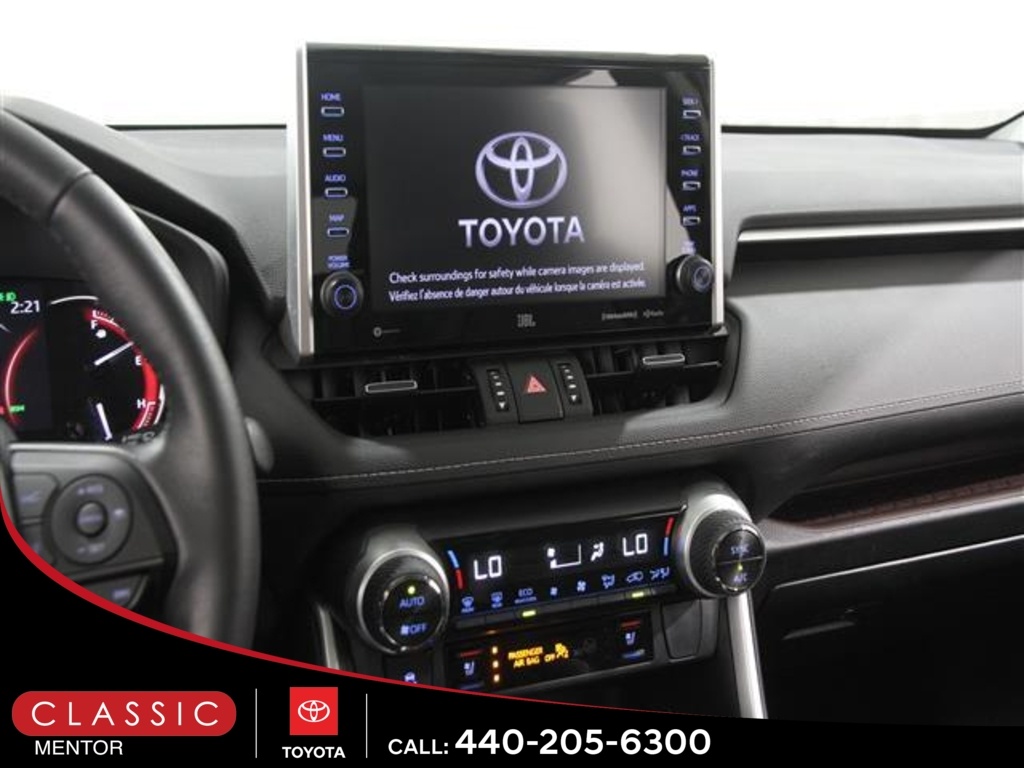 2022 Toyota RAV4 Limited photo 8