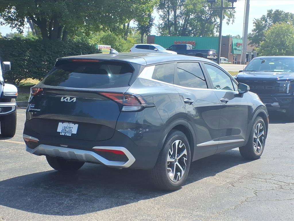 2025 Kia Sportage EX photo 3