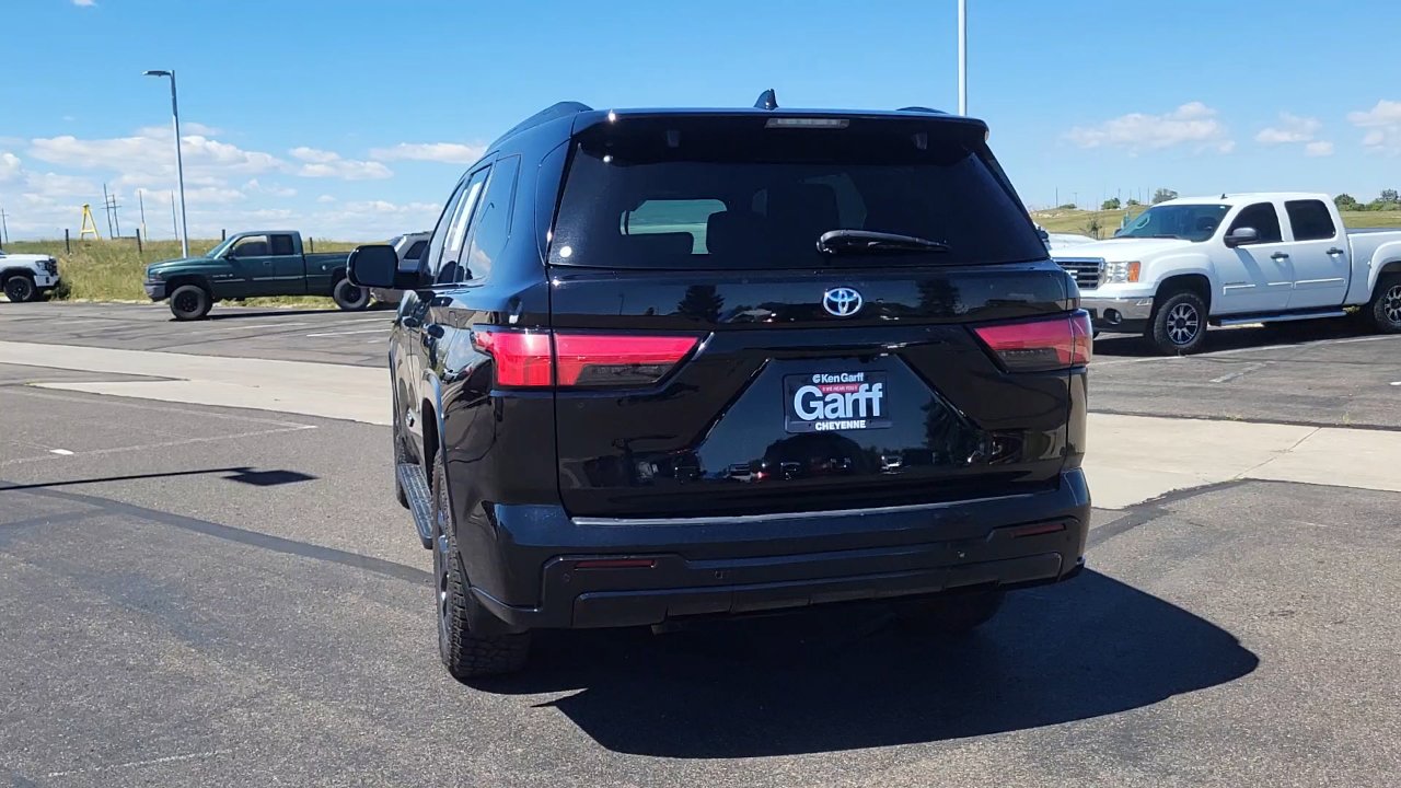 2023 Toyota Sequoia Platinum photo 3