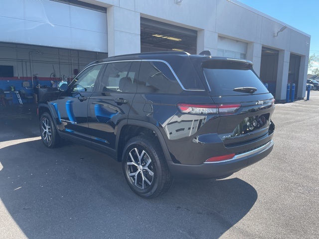 2025 Jeep Grand Cherokee Limited photo 5