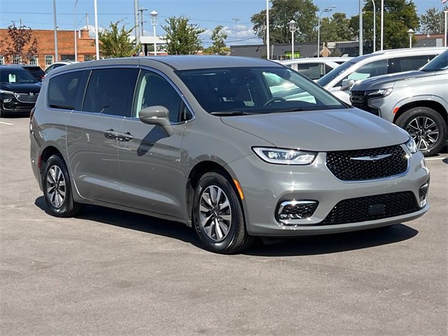 2022 Chrysler Pacifica Hybrid Touring L photo 7