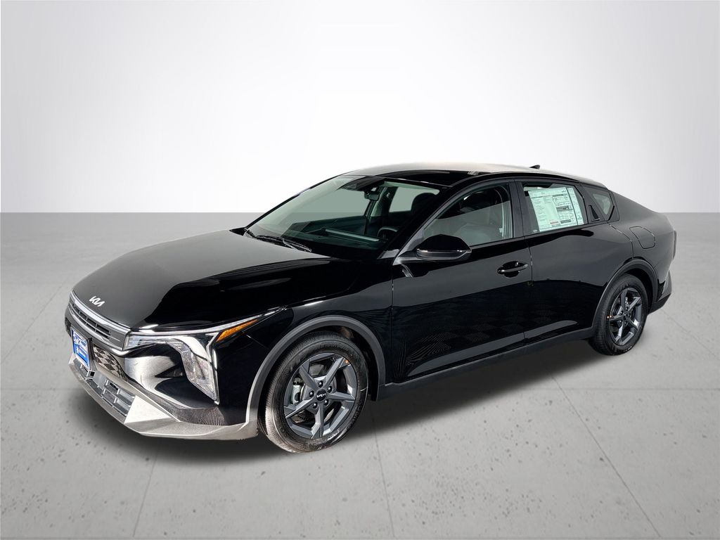 2025 Kia K4 LXS photo 2