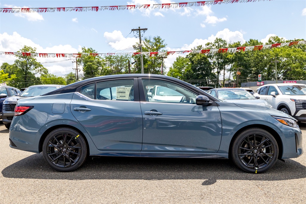 2025 Nissan Sentra SR Midnight Edition photo 4