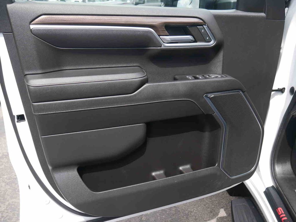 2023 Chevrolet Silverado 1500 RST photo 20