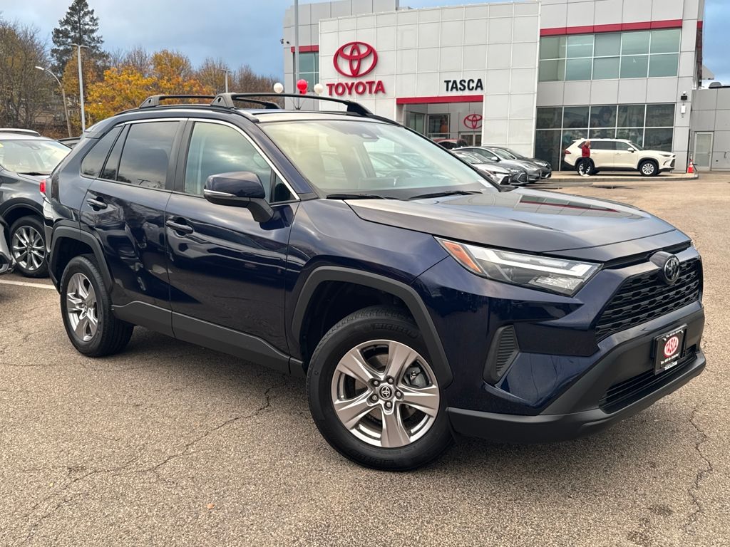 2023 Toyota RAV4 XLE's photo