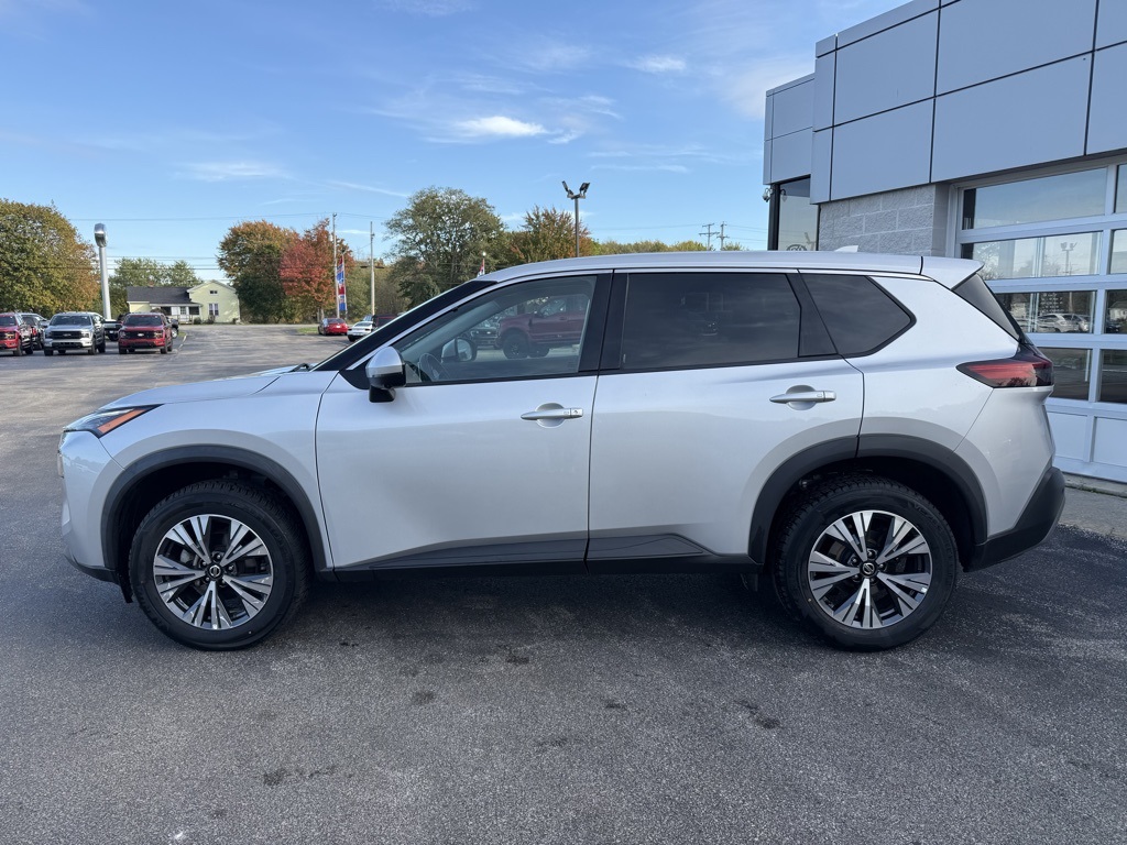 2021 Nissan Rogue SV photo 2