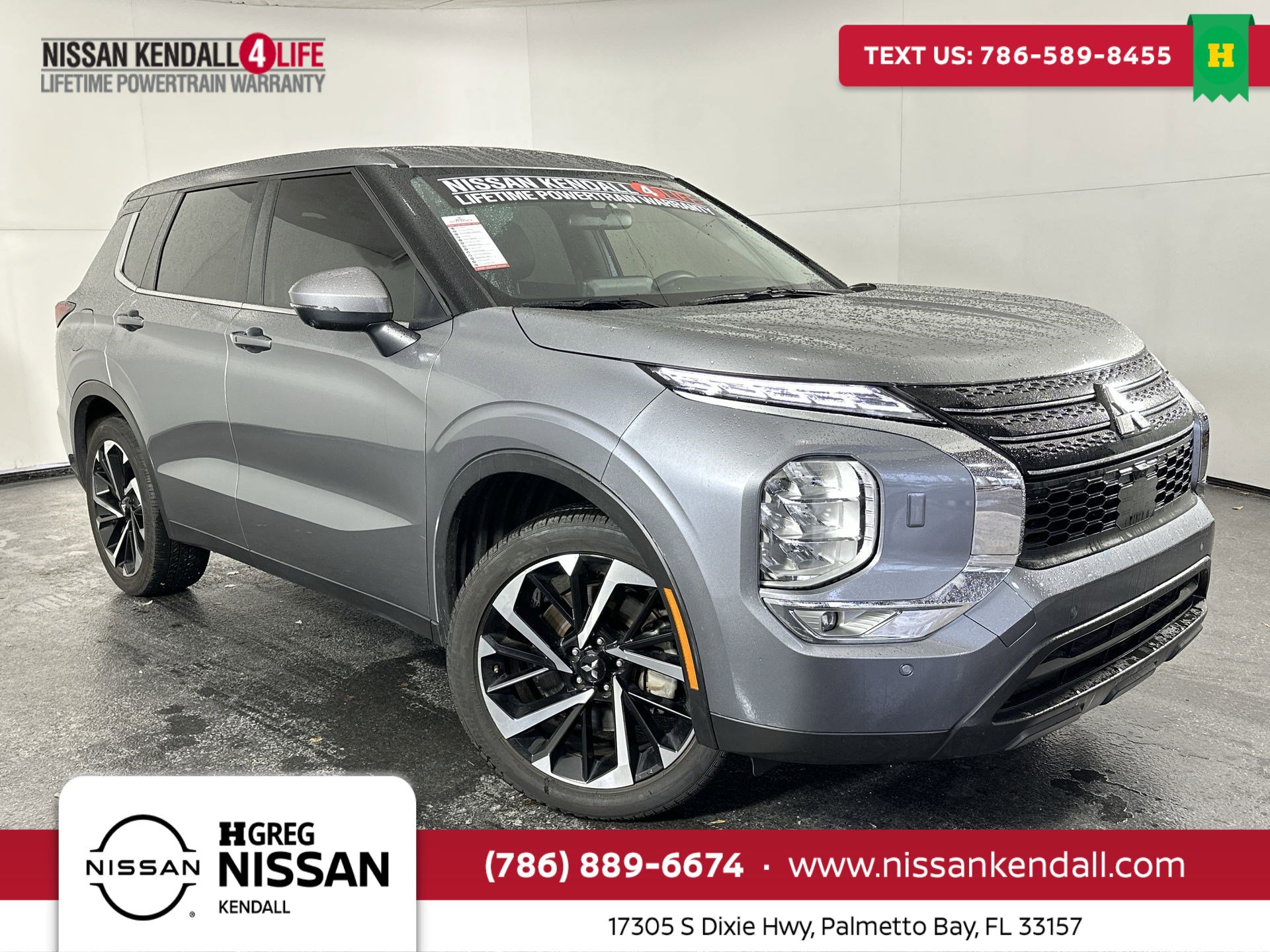 2024 Mitsubishi Outlander SE's photo