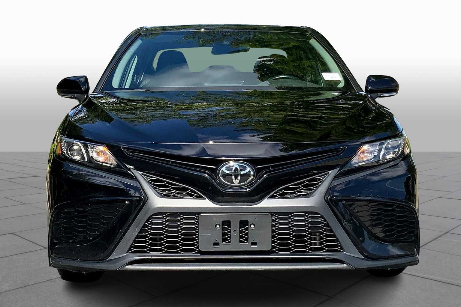 2023 Toyota Camry SE photo 3