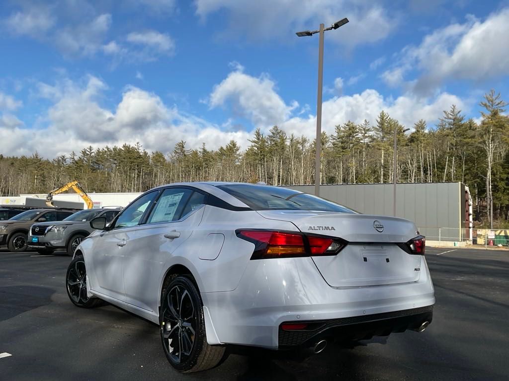 2025 Nissan Altima 2.5 SR photo 5