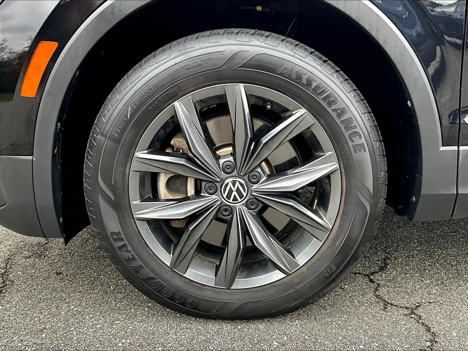 2022 Volkswagen Tiguan SE photo 2