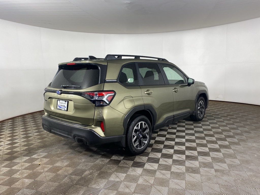 2025 Subaru Forester Premium photo 3