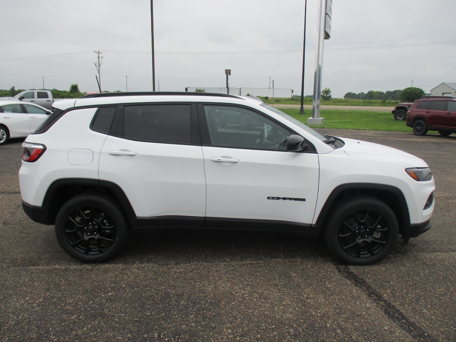 2025 Jeep Compass Latitude photo 3
