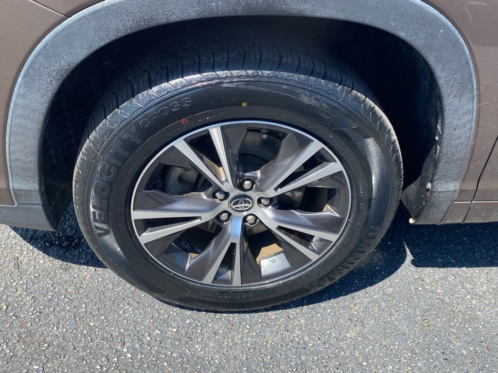 2017 Toyota Highlander LE Plus photo 17