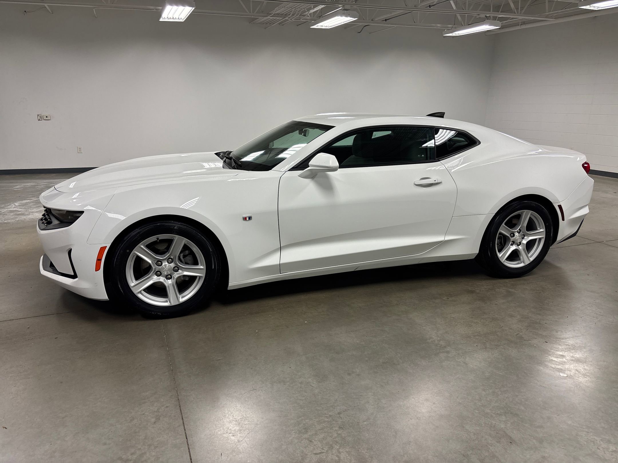 2023 Chevrolet Camaro 1LT photo 2