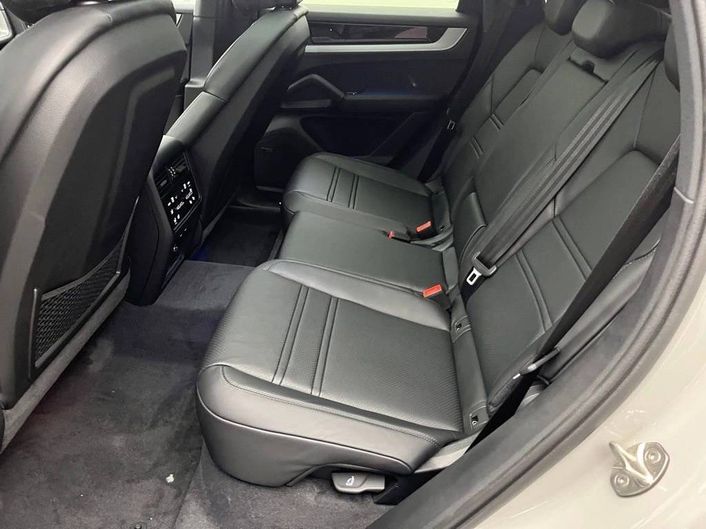 2026 Porsche Cayenne Coupe photo 22