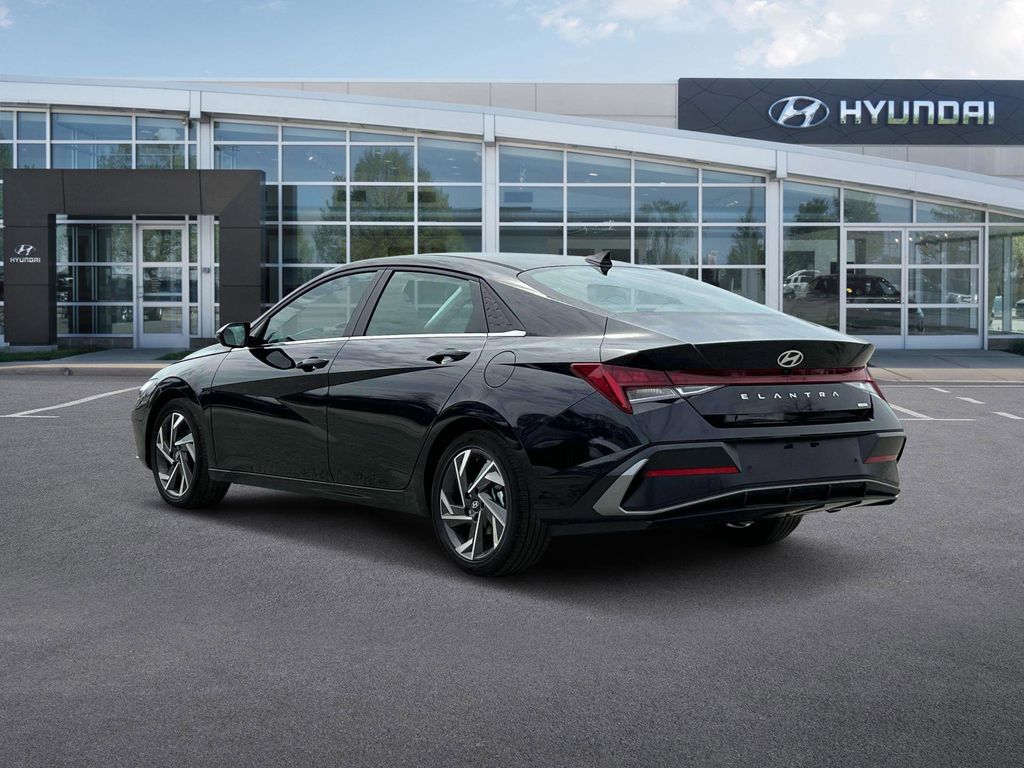 2025 Hyundai Elantra Hybrid Limited photo 3