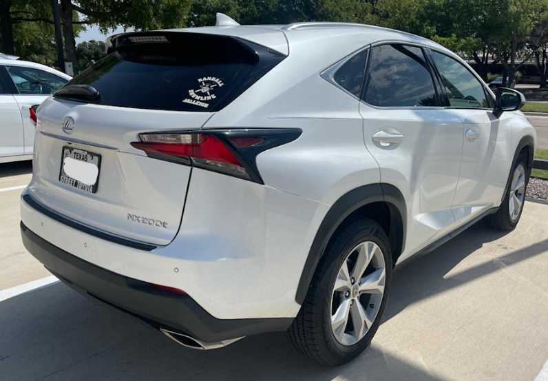2017 Lexus NX 200t Luxury photo 3