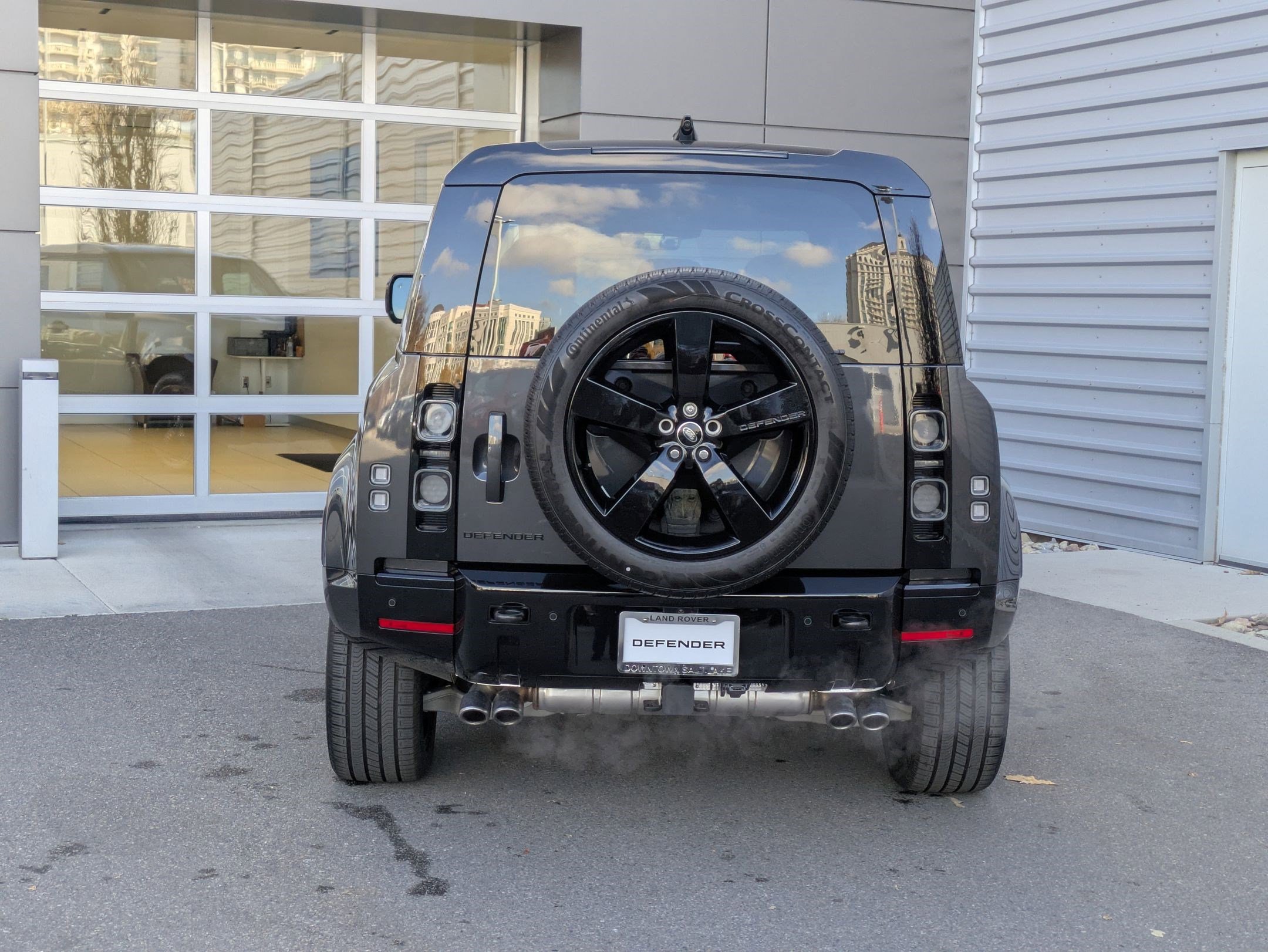 2025 Land Rover Defender 110 V8 photo 4