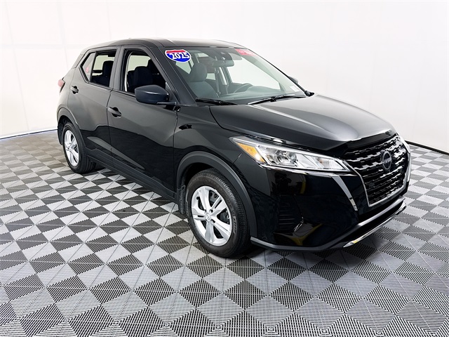 2025 Nissan KICKS PLAY Base's photo