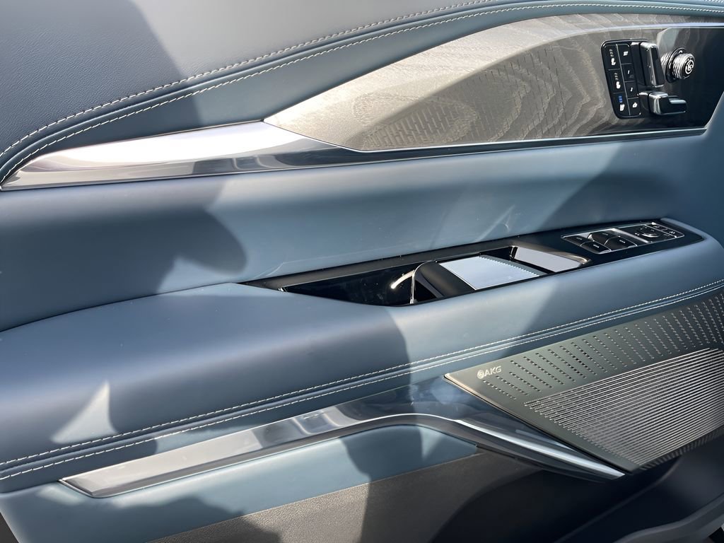 2025 Cadillac Escalade IQ Sport photo 21
