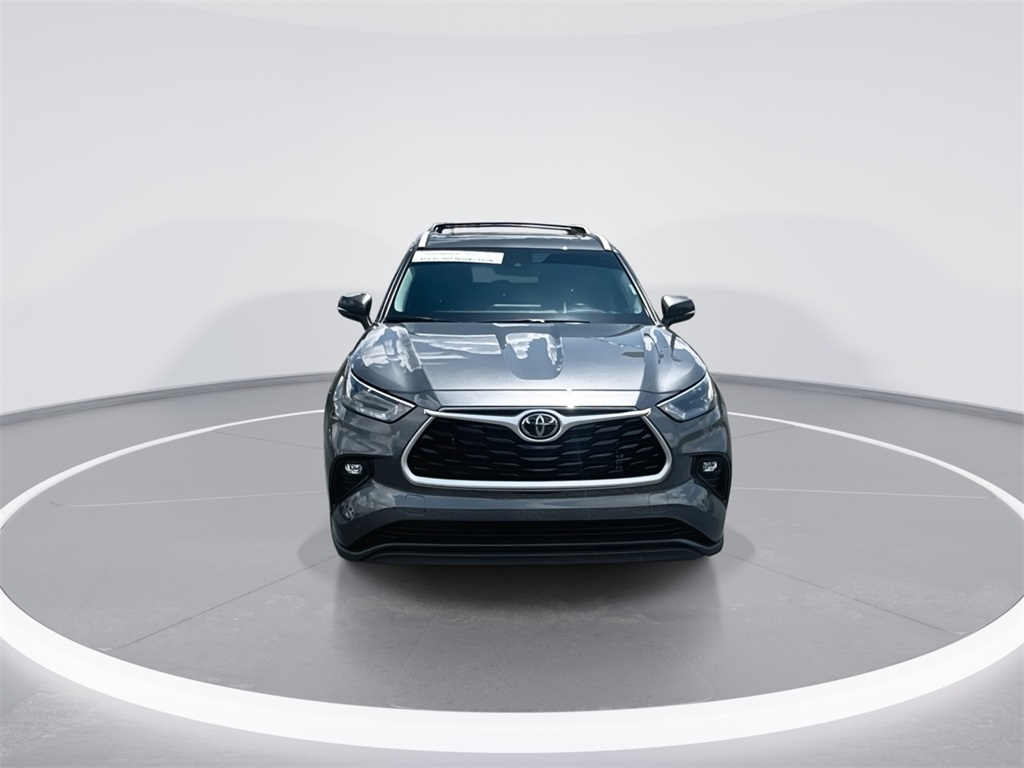 2023 Toyota Highlander L photo 3