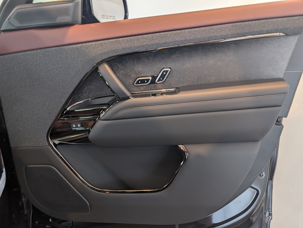 2025 Land Rover Range Rover Sport SE photo 26