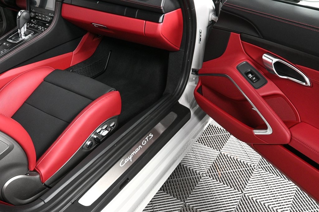 2025 Porsche Cayman GTS 4.0 photo 22