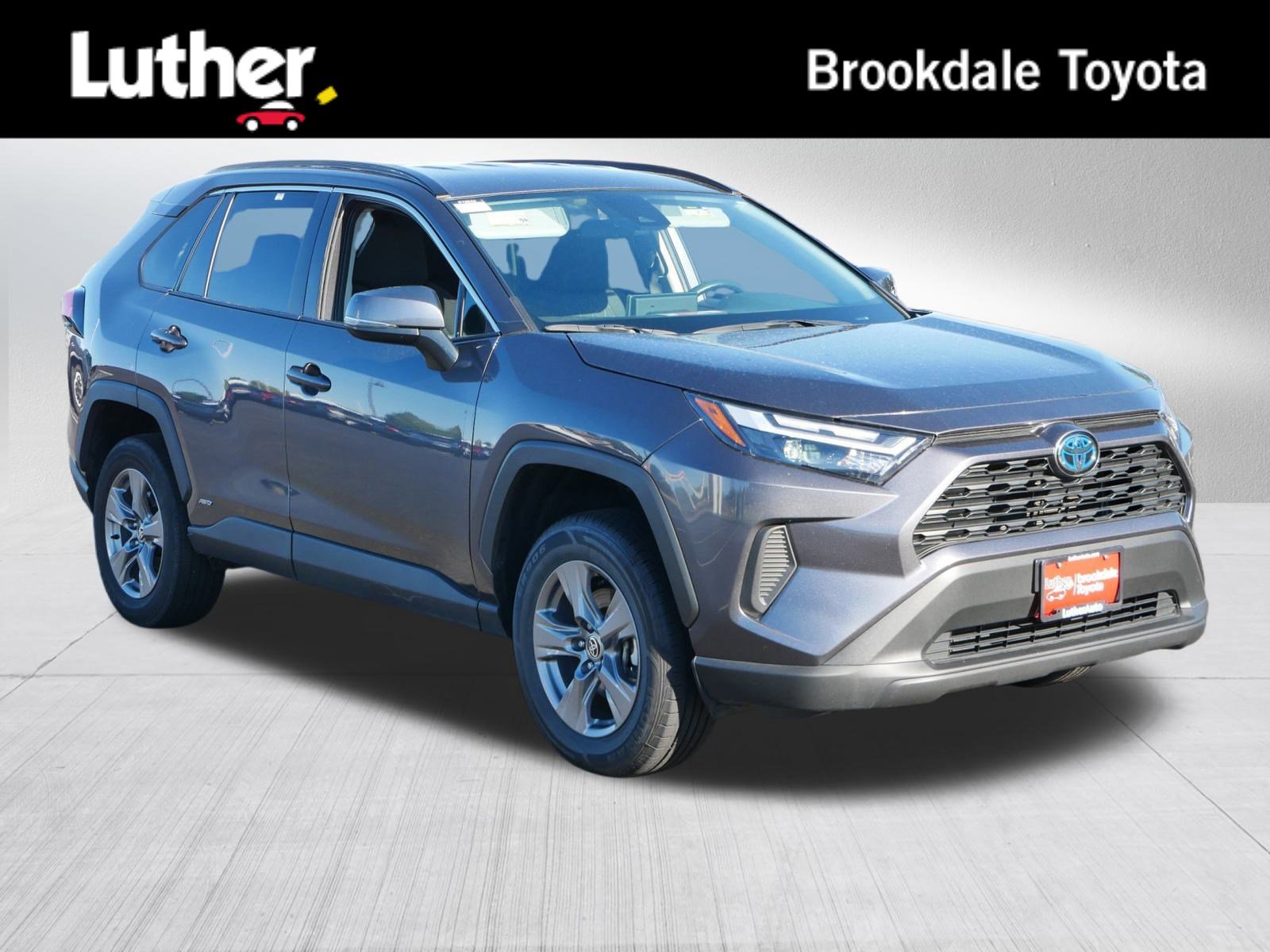 2024 Toyota RAV4 XLE's photo