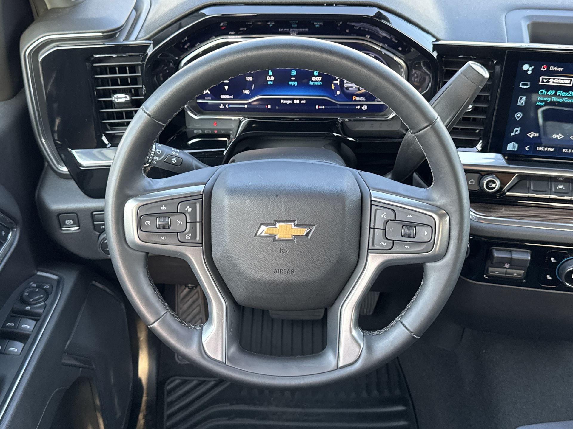 2025 Chevrolet Silverado 1500 LT photo 10
