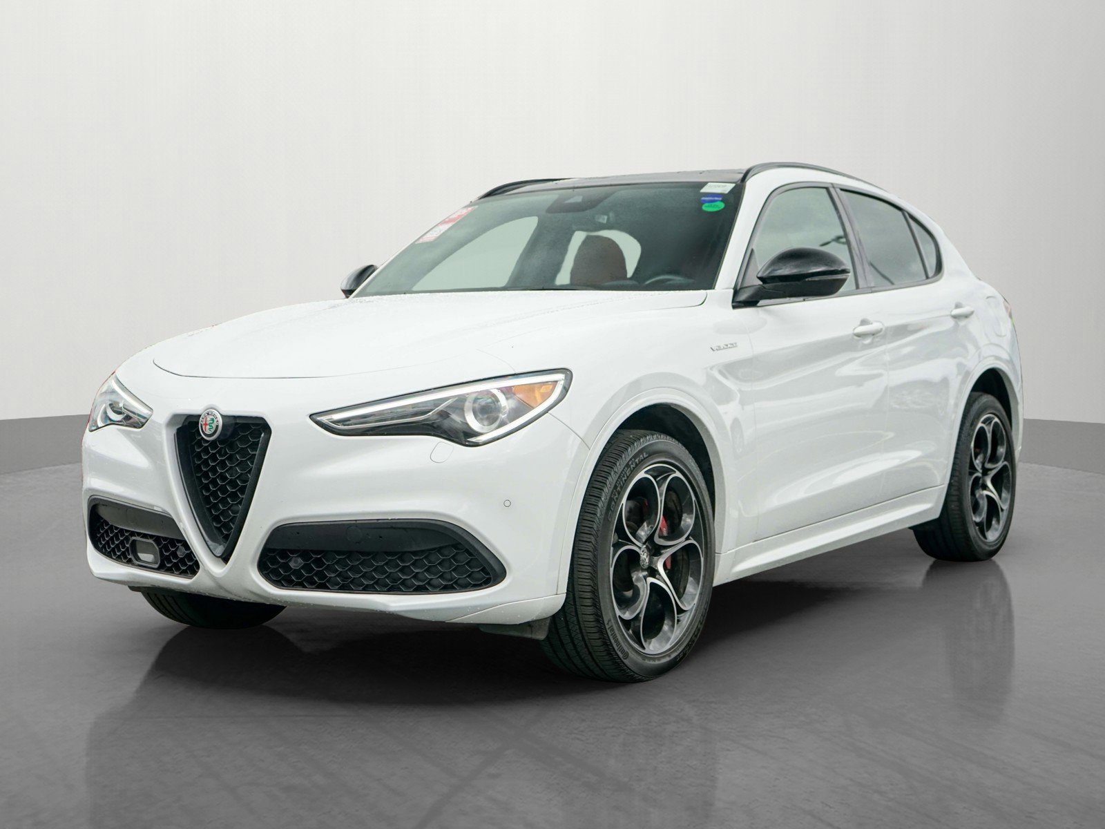 2023 Alfa Romeo Stelvio Ti photo 3