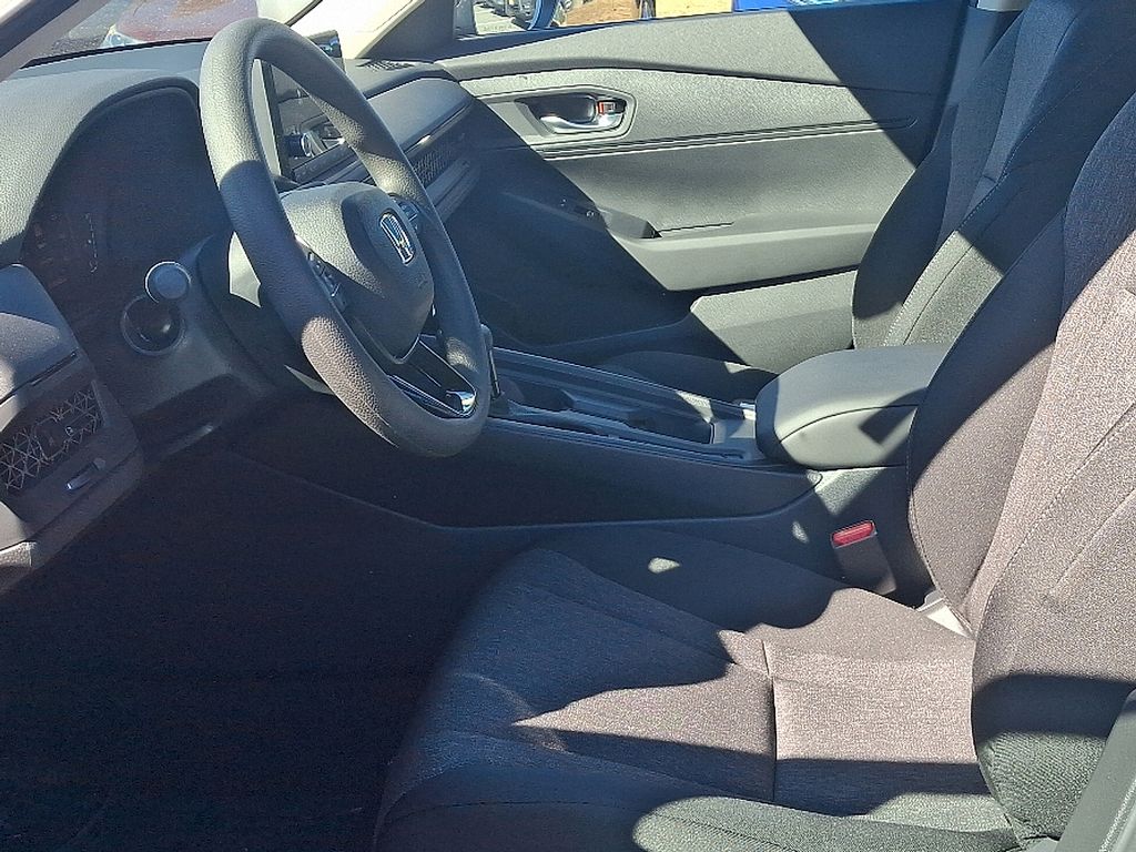 2025 Honda Accord LX photo 6
