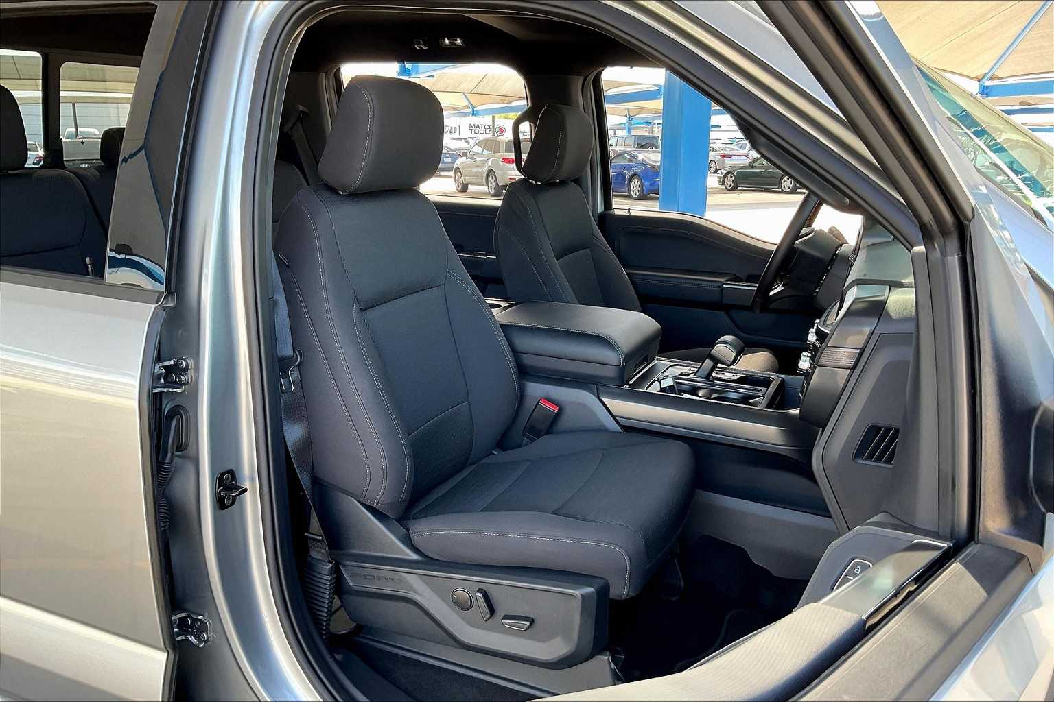 2024 Ford F-150 XLT photo 8