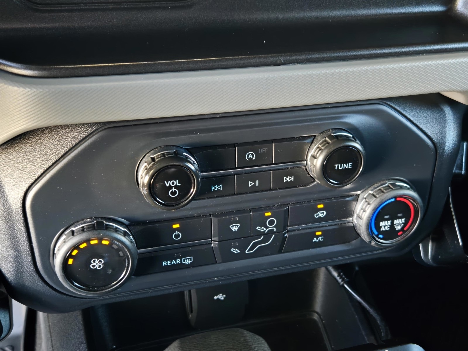 2022 Ford Bronco Base photo 23