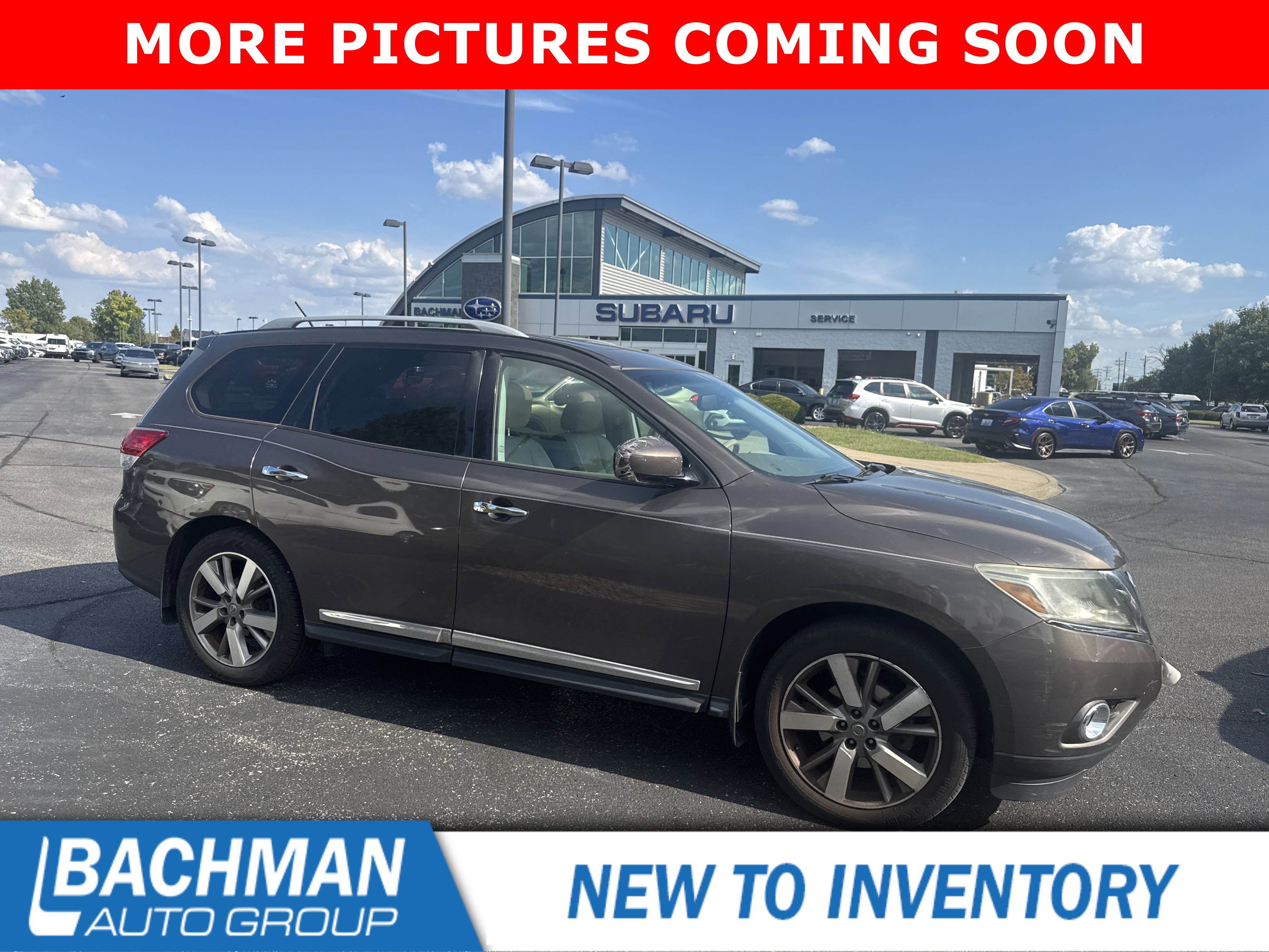 2015 Nissan Pathfinder Platinum photo 2