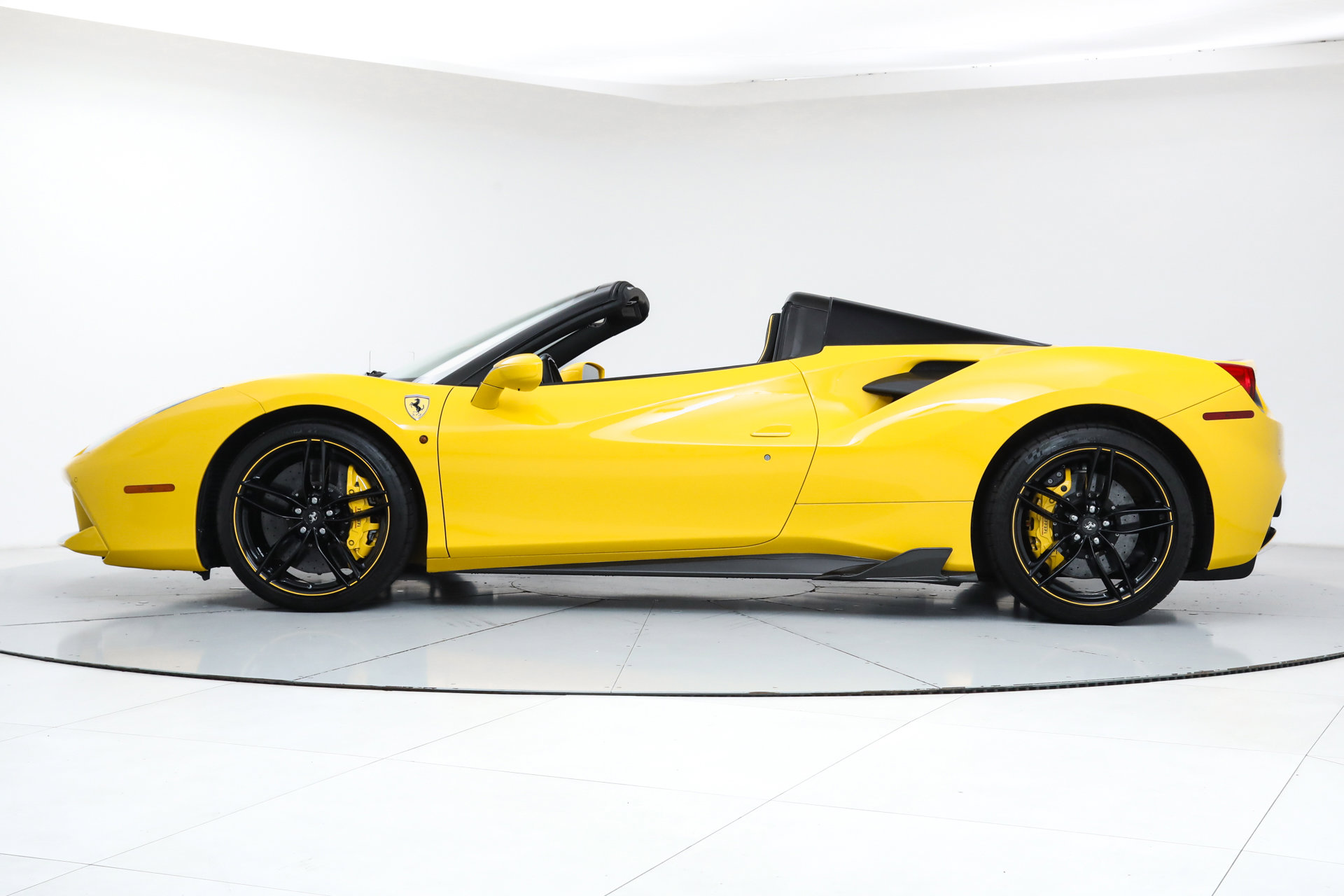 2018 Ferrari 488 Spider photo 3