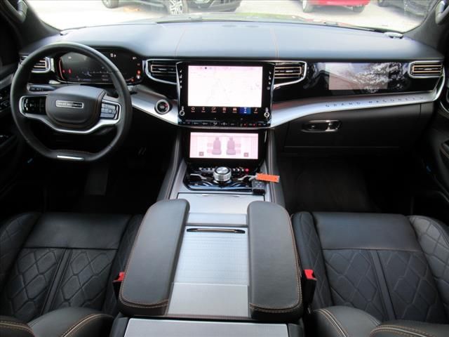 2023 Jeep Grand Wagoneer III photo 12