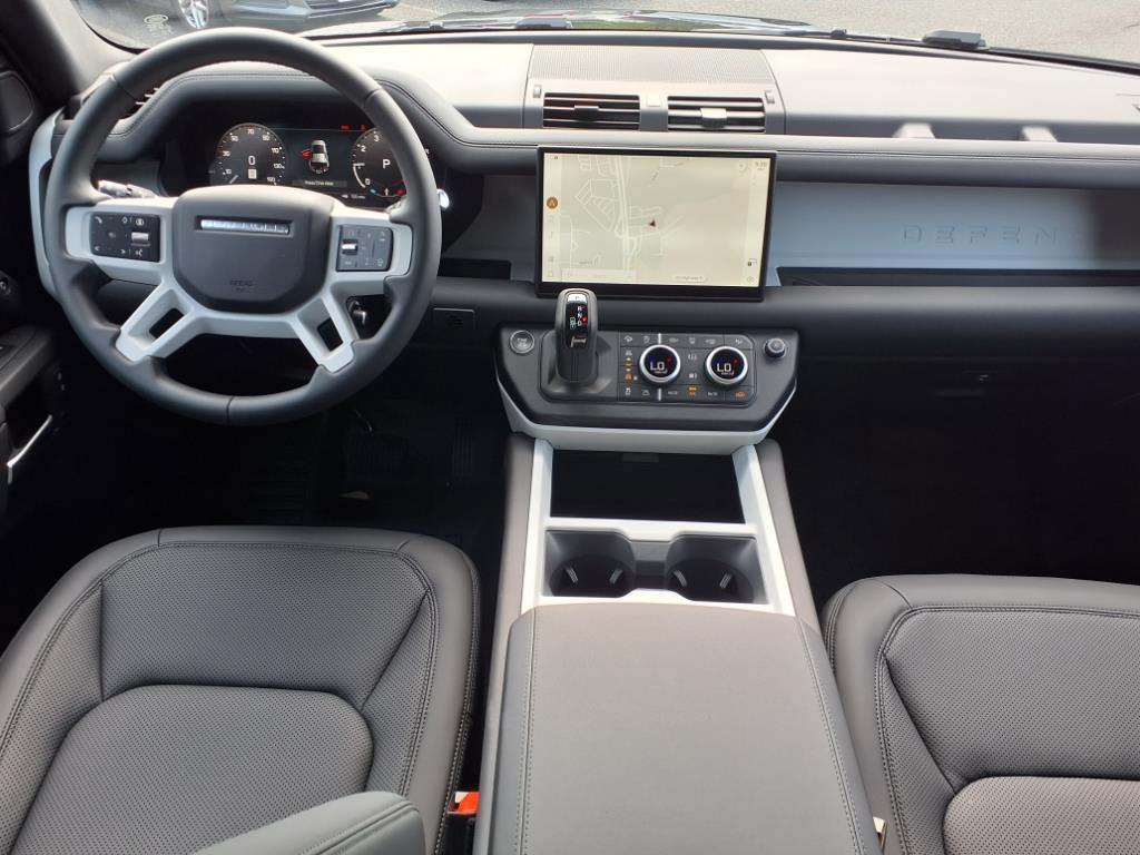 2025 Land Rover Defender 110 S photo 4