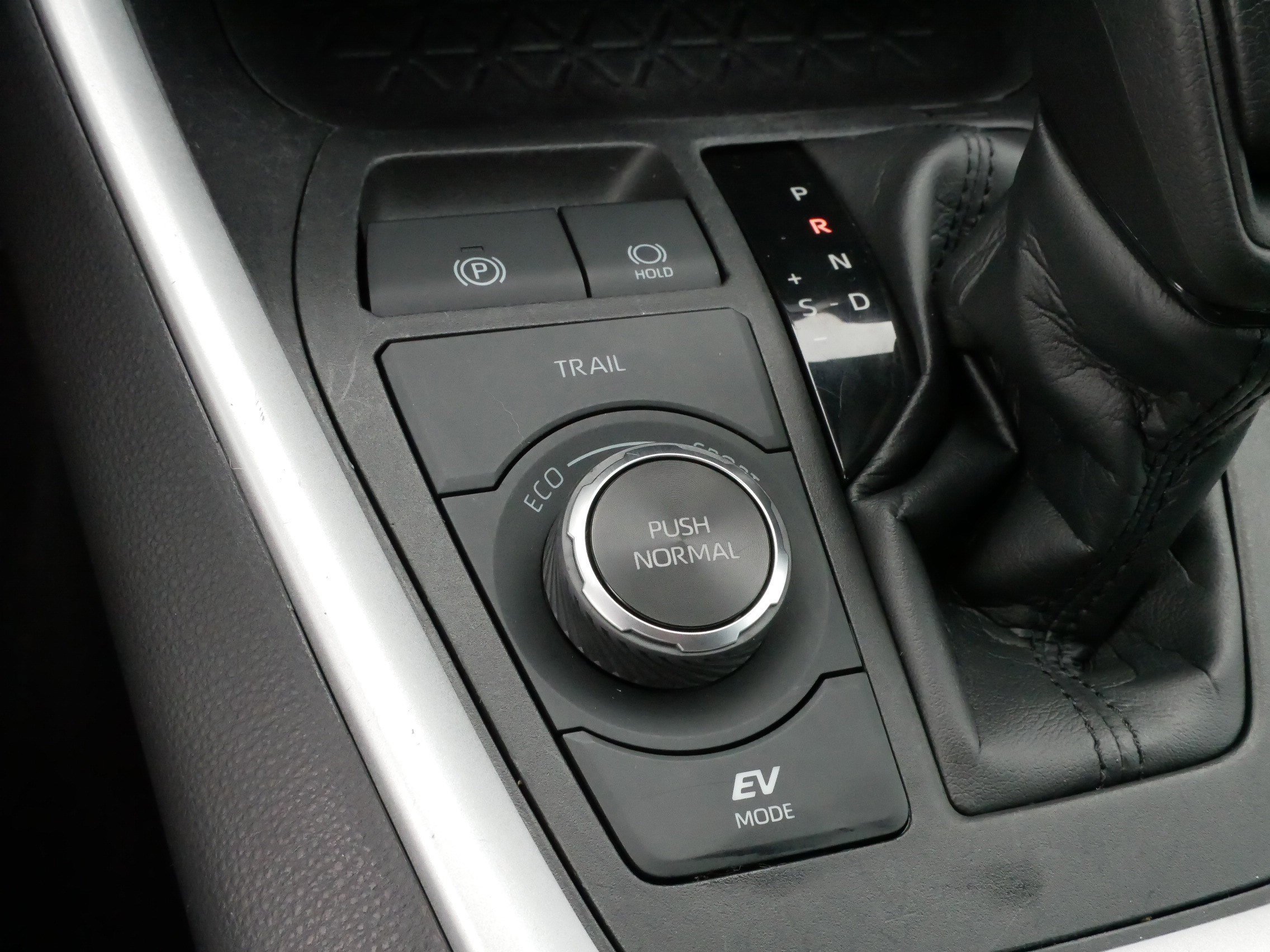 2021 Toyota RAV4 Hybrid XLE photo 25