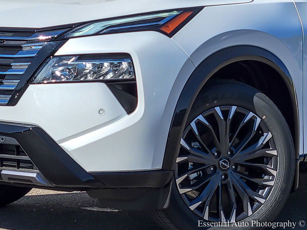 2026 Nissan Rogue Platinum photo 2