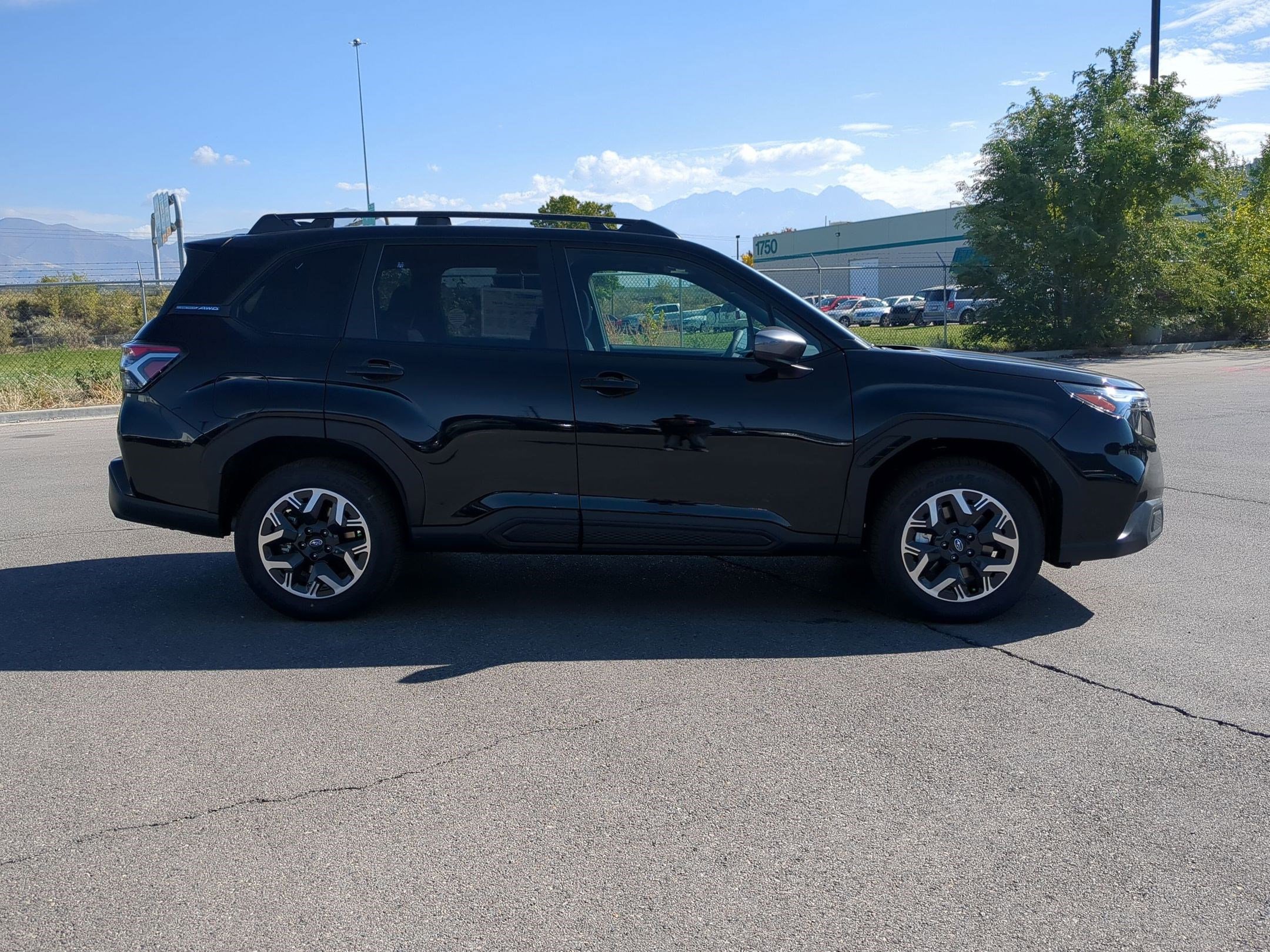 2025 Subaru Forester Premium photo 2