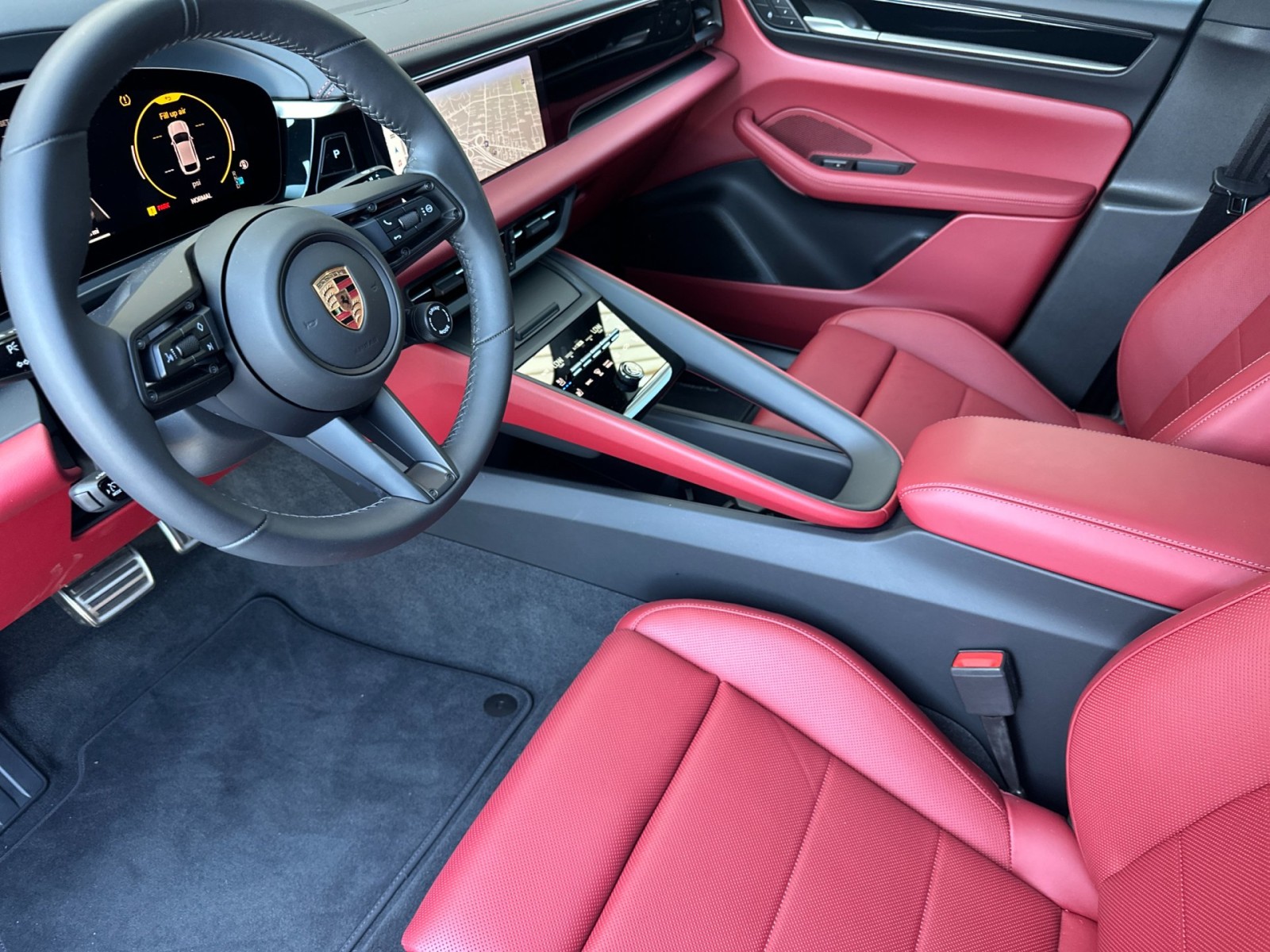 2025 Porsche Macan Electric photo 4